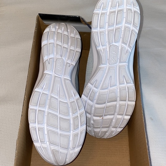 Woman’s Fila Coolmax Memory Foam size 8 Sneakers - Picture 8 of 12